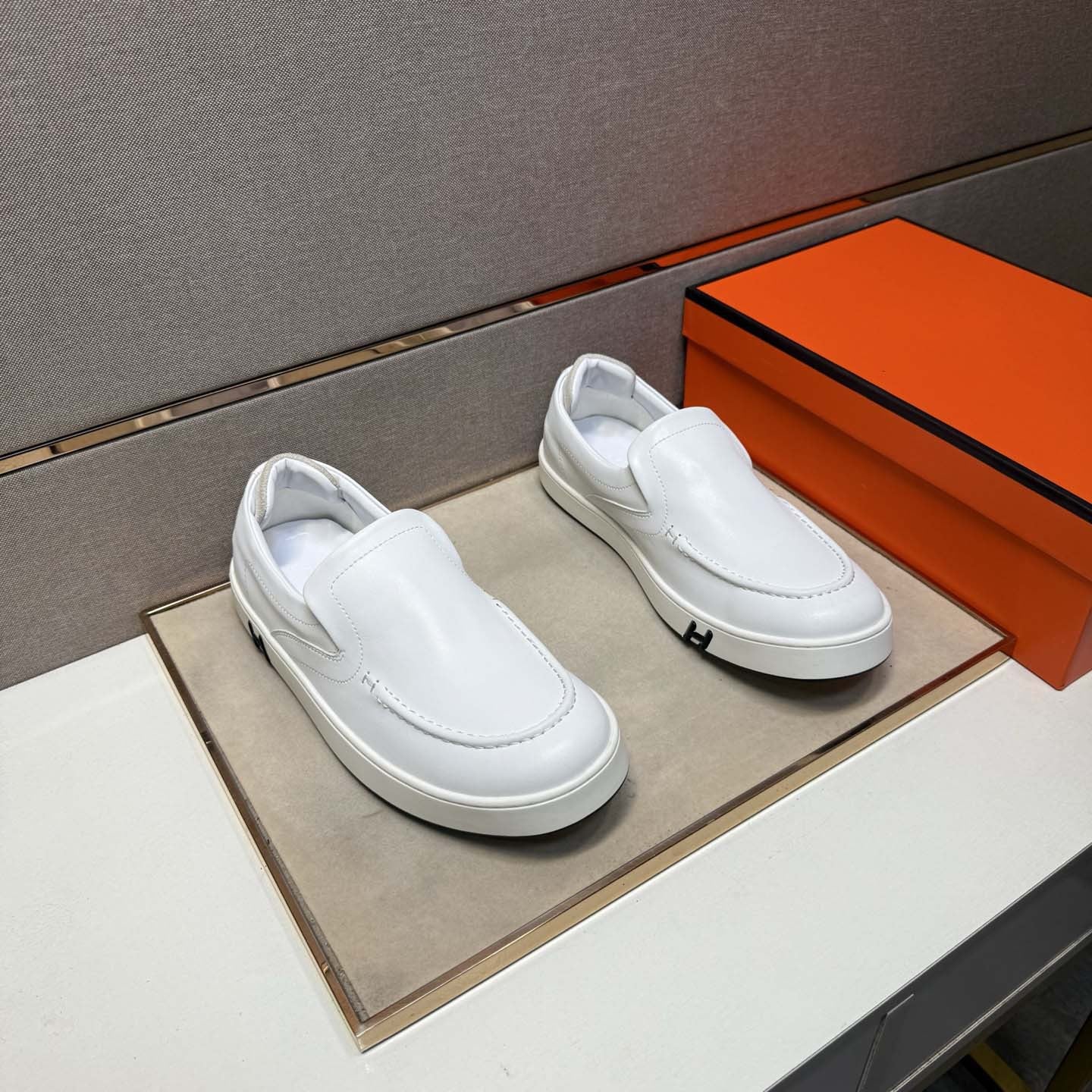Damen Elegante Slip-On Sneaker mit stilvollem Design und komfortabler Sohle R&B