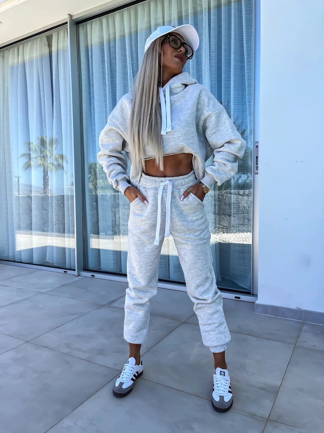 Damen modernes Hoodie-Jogginganzug-Set mit elastischem Bund und Kontrastdetails R&B