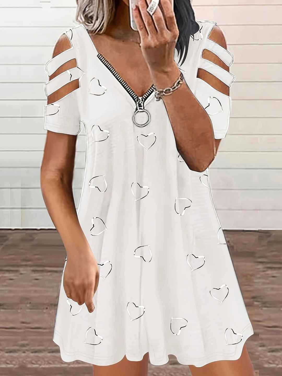 Damen Kleid mit Herzmotiv und seitlichen Cut-Outs R&B