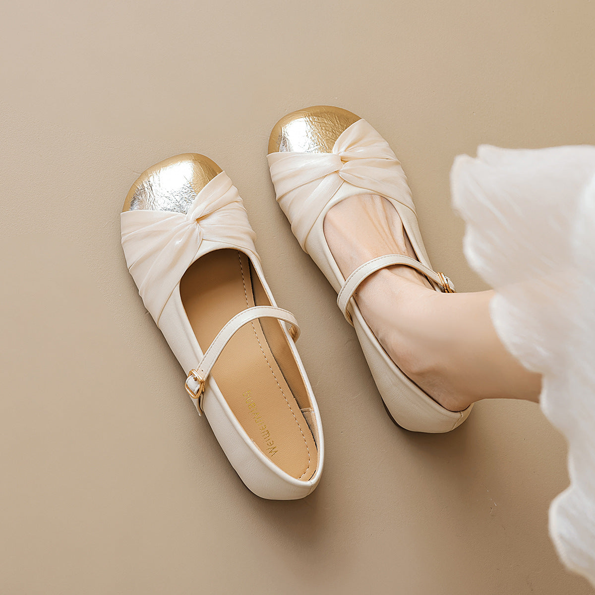 Damen Ballerinas mit schimmerndem Metalleffekt und elegantem Riemchen