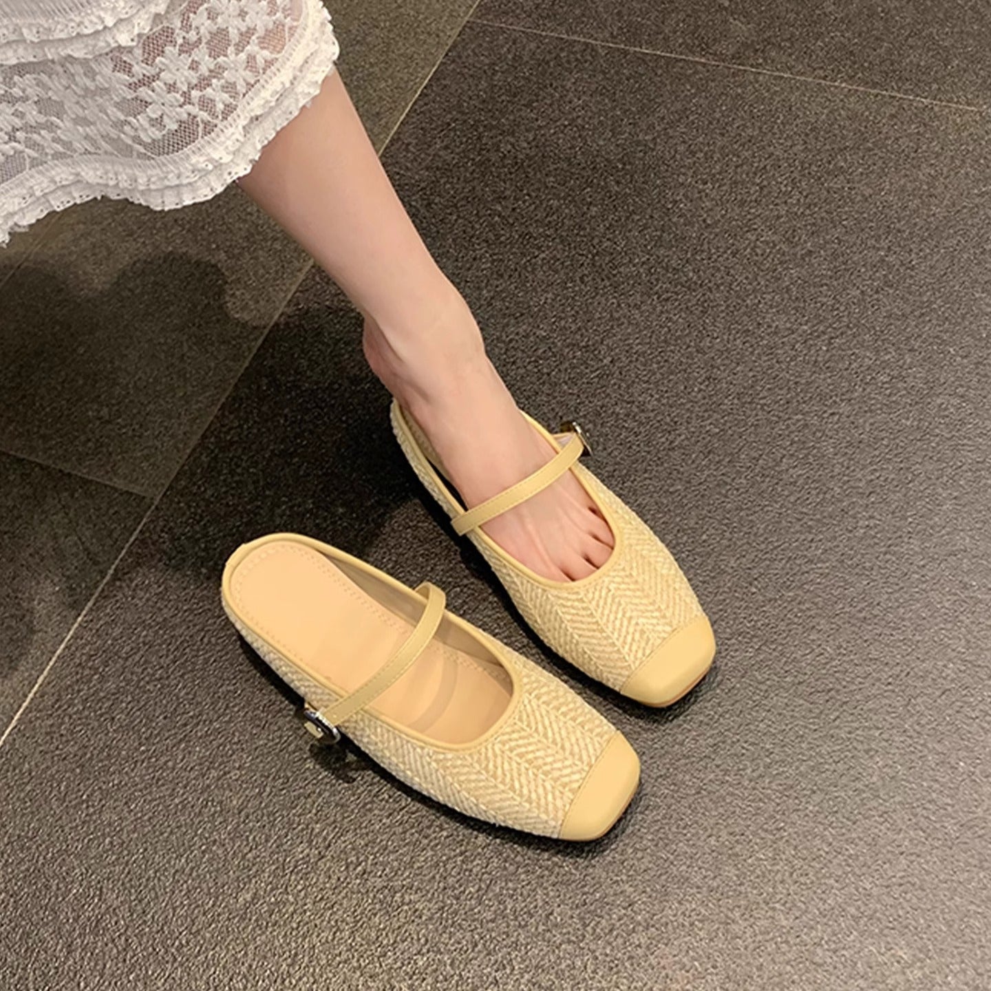 Damen Elegante Ballerinas mit modischem Riemchen und feiner Struktur R&B