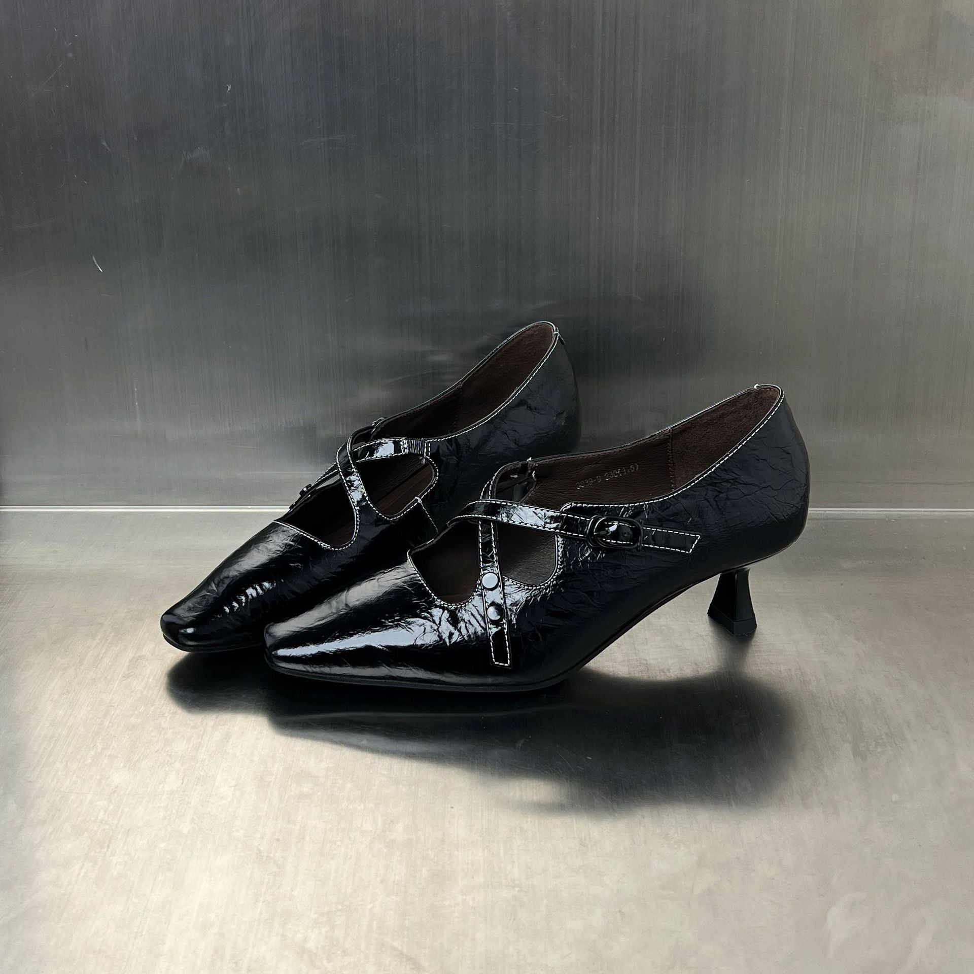 Damen elegante Ballerina Schuhe mit verstellbarem Riemen und glänzendem Obermaterial R&B