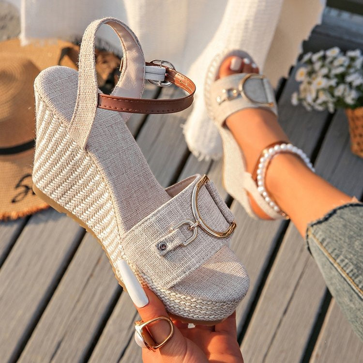 Damen Wedge-Sandalen mit verstellbarem Riemen und eleganter Schnallenapplikation R&B