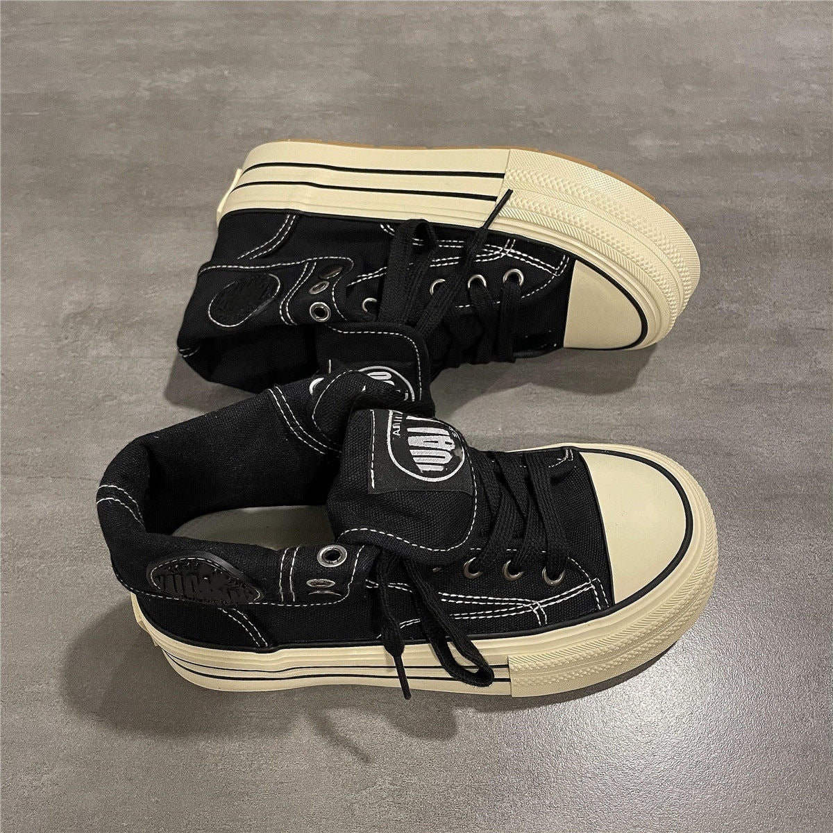 Damen High-Top Sneakers mit dicker Gummisohle und seitlichem Reißverschluss