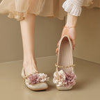 Damen Ballerinas mit dekorativem Blumenakzent und goldener Kette