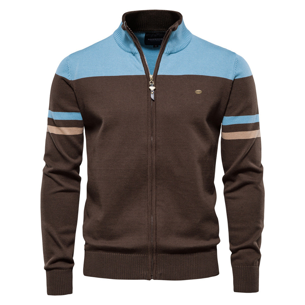 Herren Strickjacke mit modernem Zipper und sportiven Farbstreifen