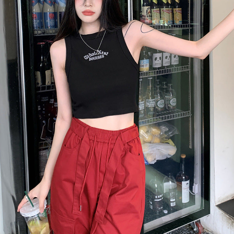 Damen-Crop-Top mit hohem Kragen und dezentem Schriftzug R&B