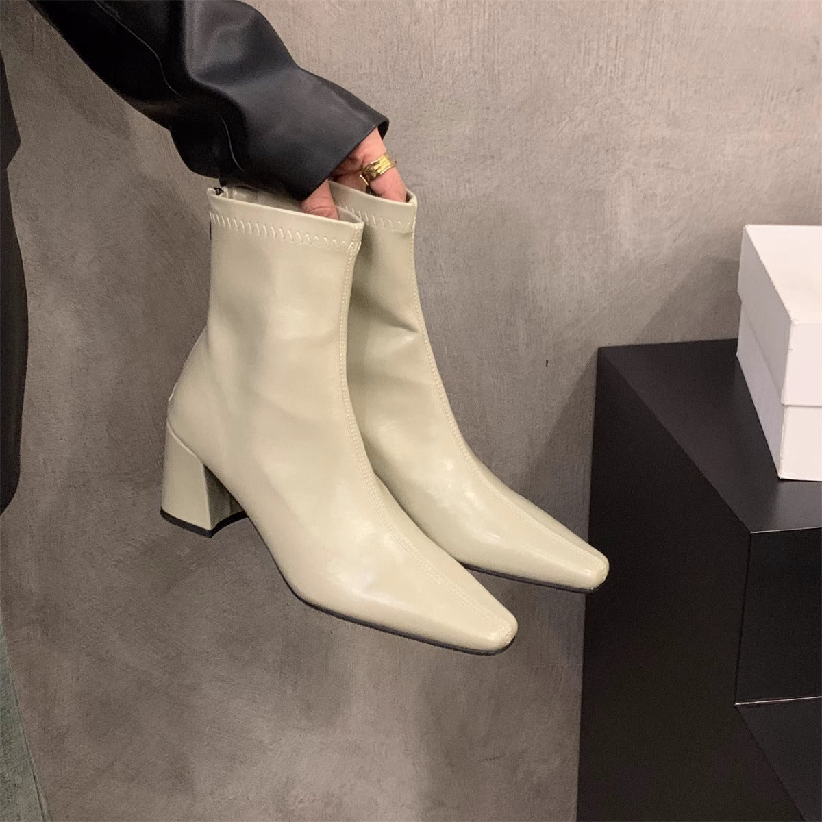 Damen Stiefeletten mit elegantem Blockabsatz und spitzem Schnitt R&B