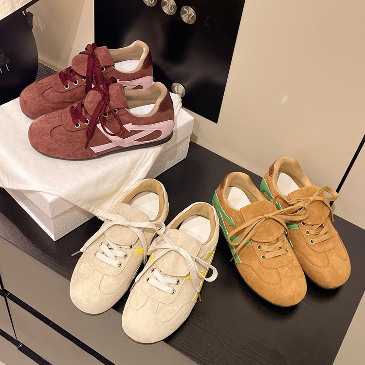 Damen Sneakers mit elegantem Veloursleder und einzigartigem Schnürsystem R&B