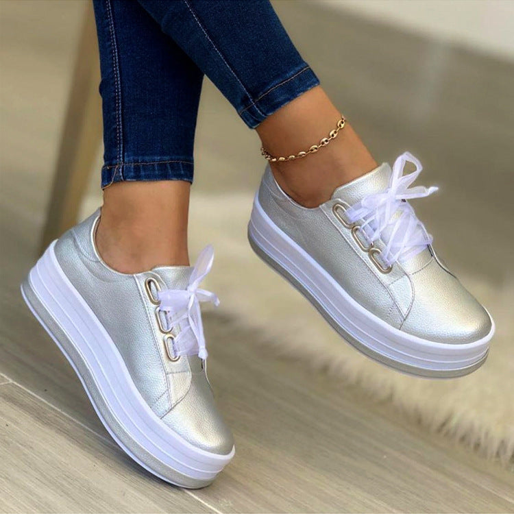 Damen Sneaker mit Modischem Plateau und Glänzendem Obermaterial R&B