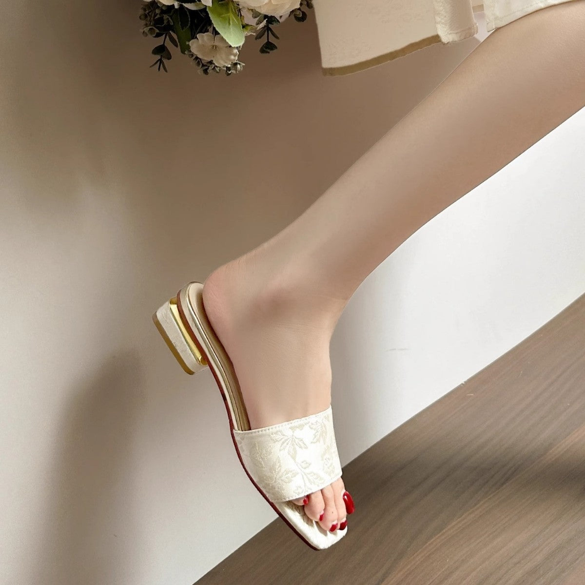 Damen Kunstvoll bestickte Mules R&B