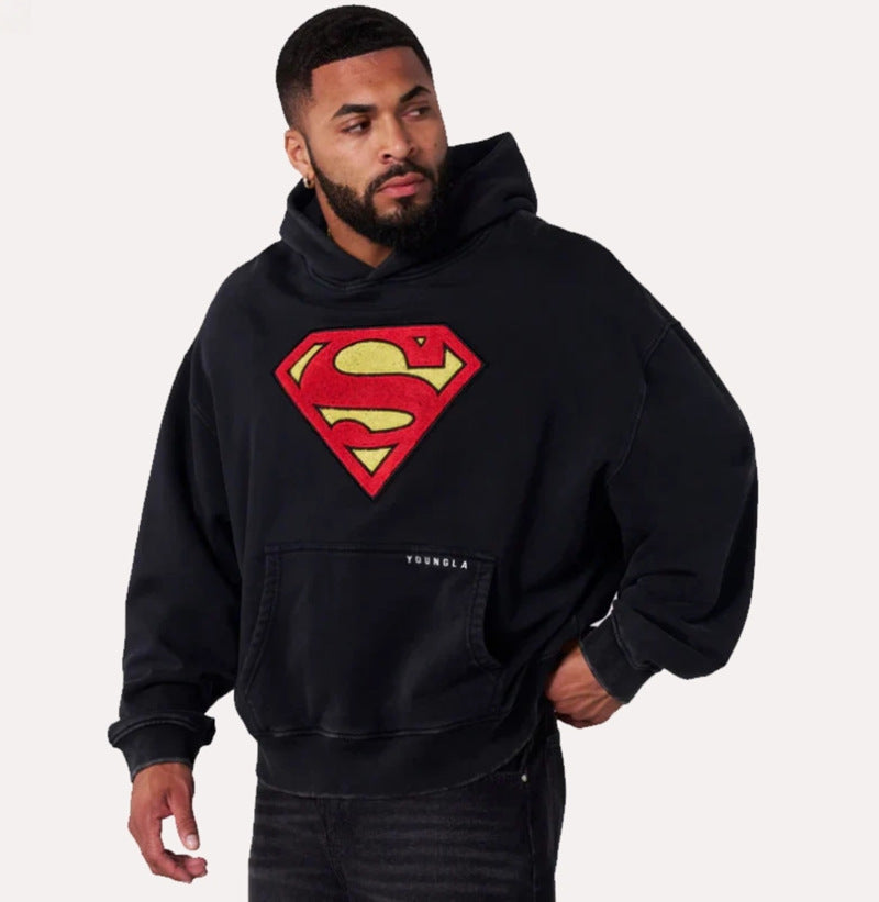 Herren nan weit geschnittener Kapuzenpullover mit markantem Comic‑S‑Logo Kängurutasche und gewaschener Look R&B