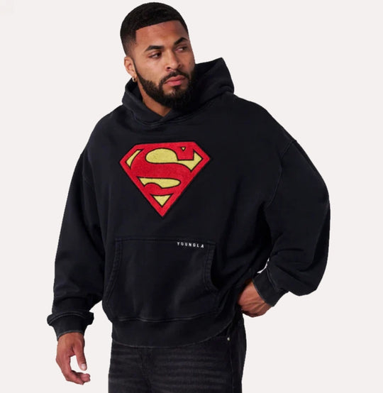 Herren nan weit geschnittener Kapuzenpullover mit markantem Comic‑S‑Logo Kängurutasche und gewaschener Look R&B