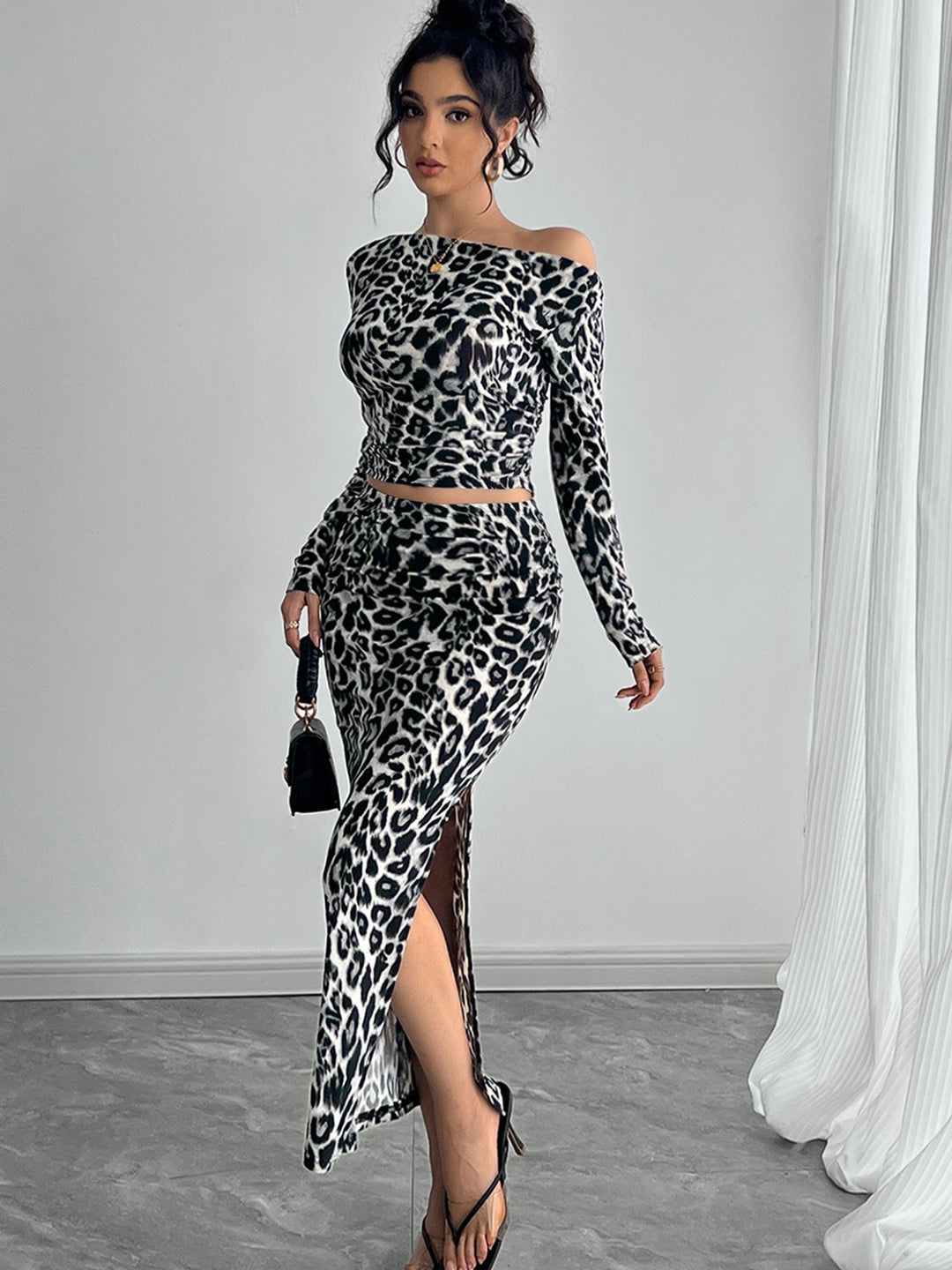 Damen Off-Shoulder Kombination mit Leopardenmuster und hohem Schlitz R&B
