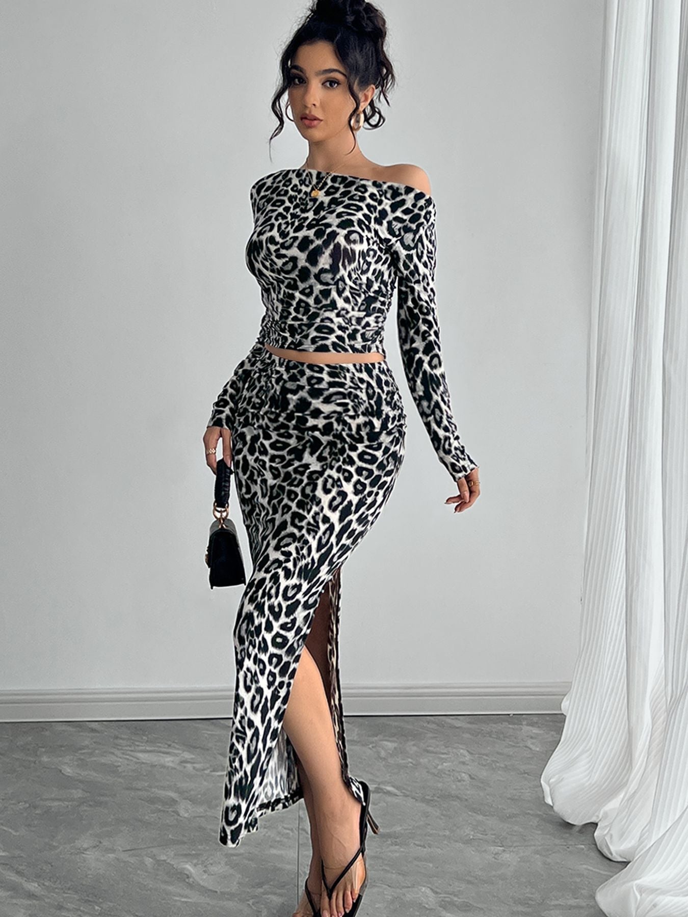 Damen Off-Shoulder Kombination mit Leopardenmuster und hohem Schlitz R&B