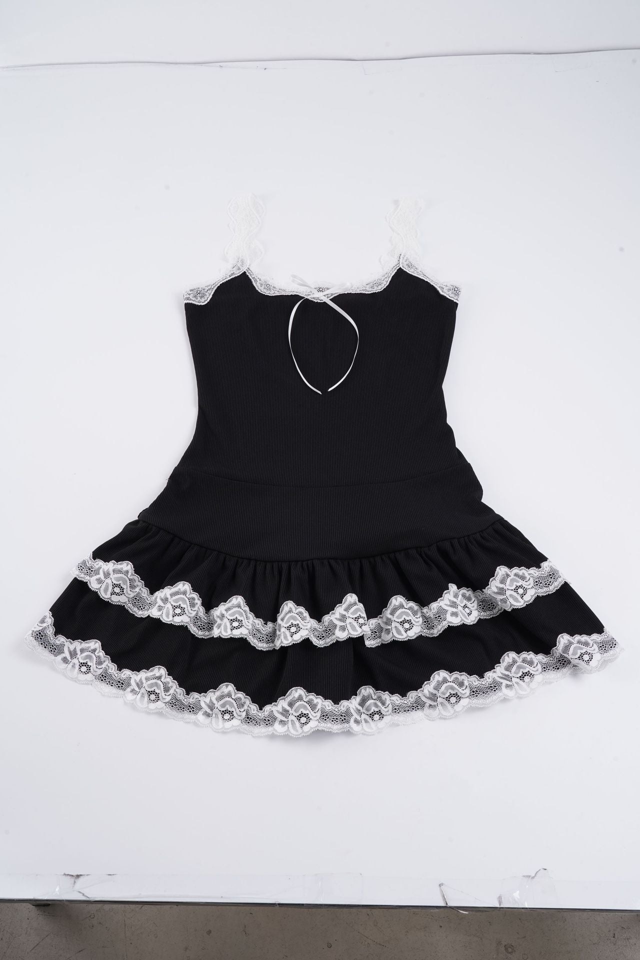 Damen Verspieltes Babydoll-Kleid mit Spitzenrand und verstellbaren Trägern R&B