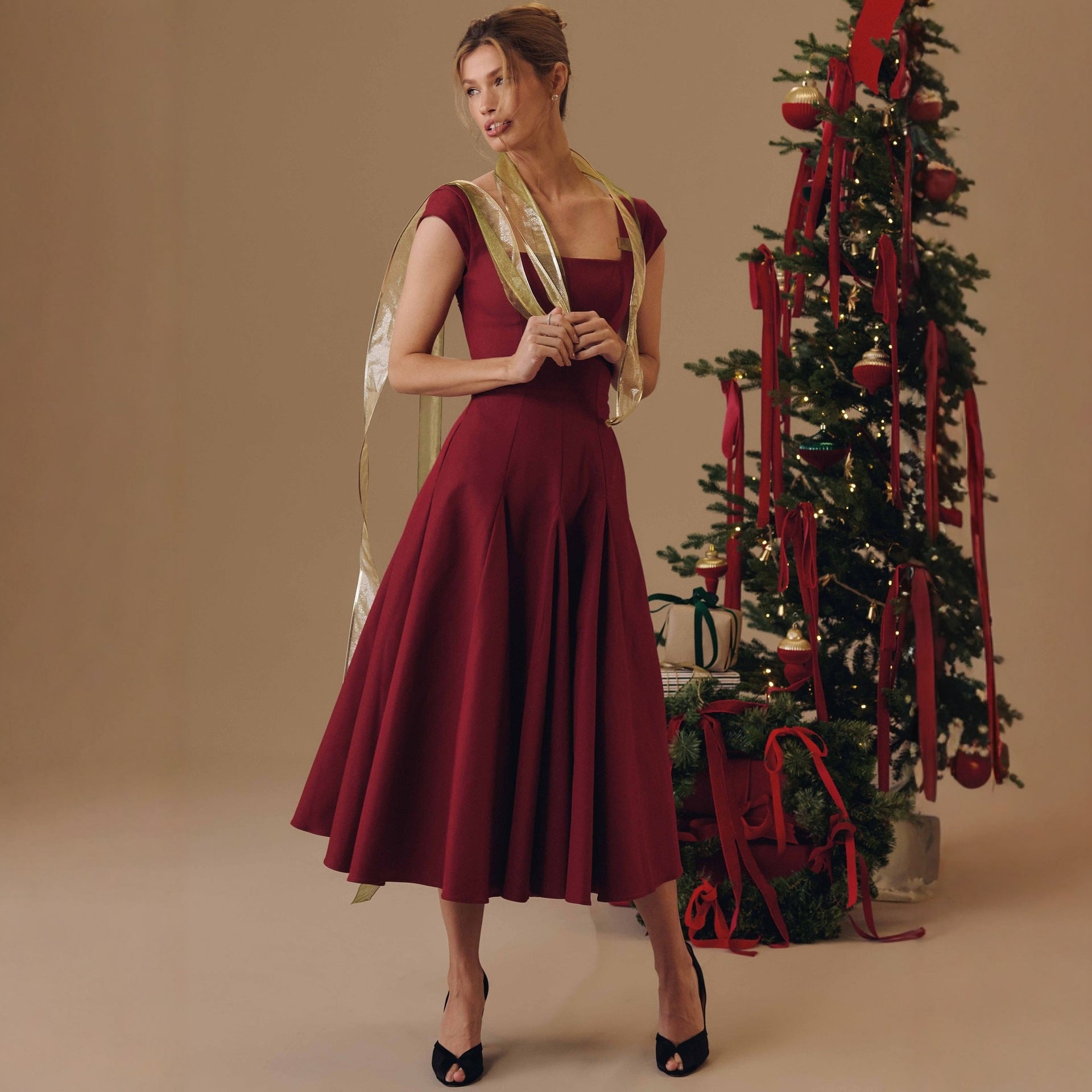 Damen Midi-Kleid mit quadratischem Ausschnitt und weit schwingendem Rock R&B