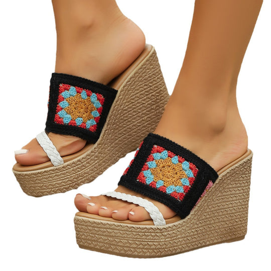 Damen Keil-Sandalen mit floralem Stickdesign und ergonomischer Sohle R&B