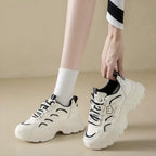 Damen Sportliche Chunky Sneakers mit atmungsaktiver Sohle und eleganten Designelementen