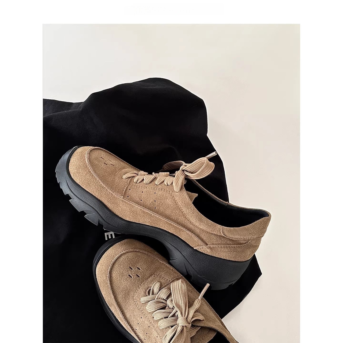 Damen Komfortable Sneaker mit gepolsterter Innensohle und trendiger Schnürung R&B