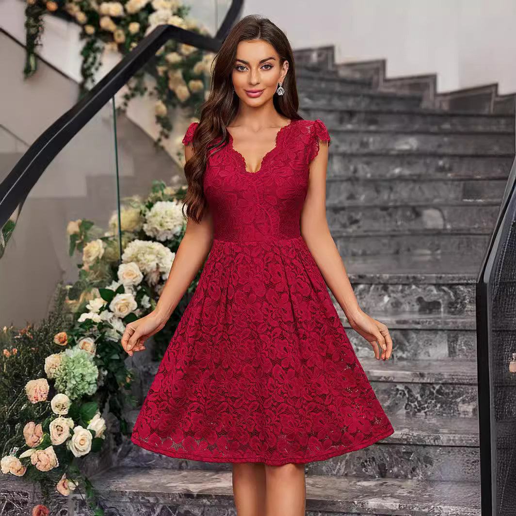 Damen Spitzenkleid mit floralen Applikationen und tiefem V-Ausschnitt R&B