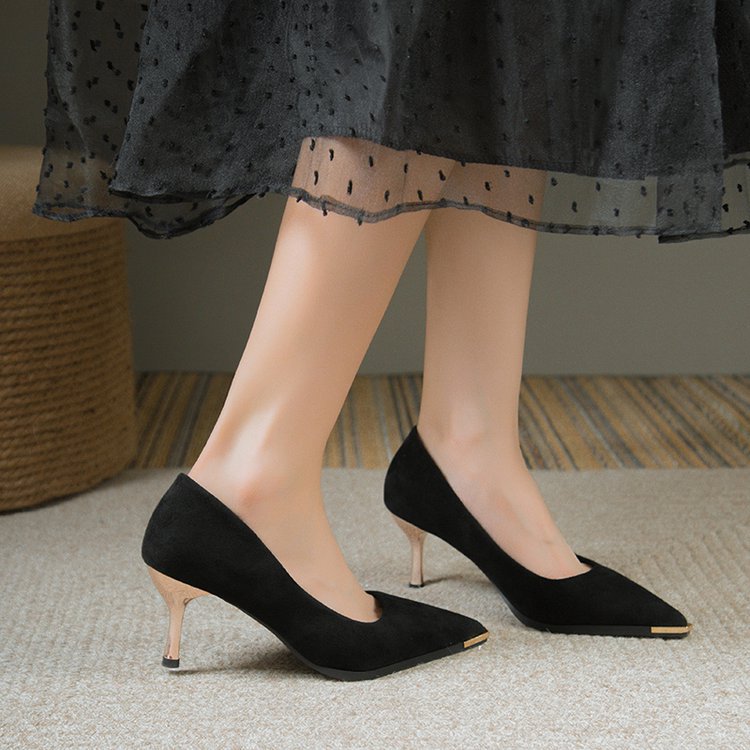 Damen elegante Absatzschuhe mit goldenen Details und spitzem Design R&B