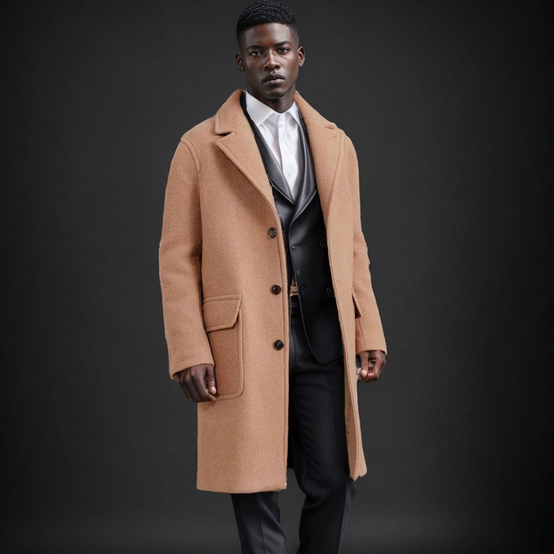 Herren eleganter Lammfellmantel mit strukturiertem Obermaterial und praktischem Verschluss R&B