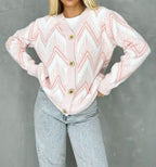 Damen Strickjacke mit modernem Chevron-Muster und erstklassigen Knopfdetails R&B