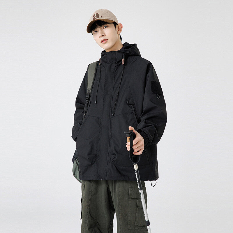 Herren Windbreaker-Jacke mit verstellbarem Kapuzenkragen und praktischen Taschen R&B