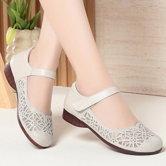 Damen Elegante Ballerinas mit filigranem Blumenmuster und verstellbarem Riemen R&B