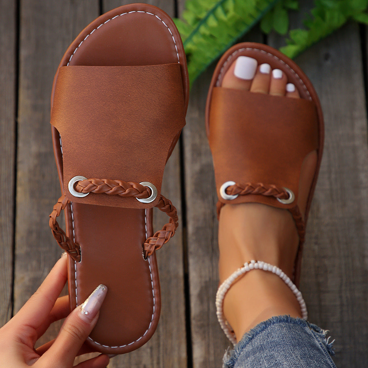 Damen Riemensandalen mit geflochtenem Designelement und eleganten Metallakzenten R&B
