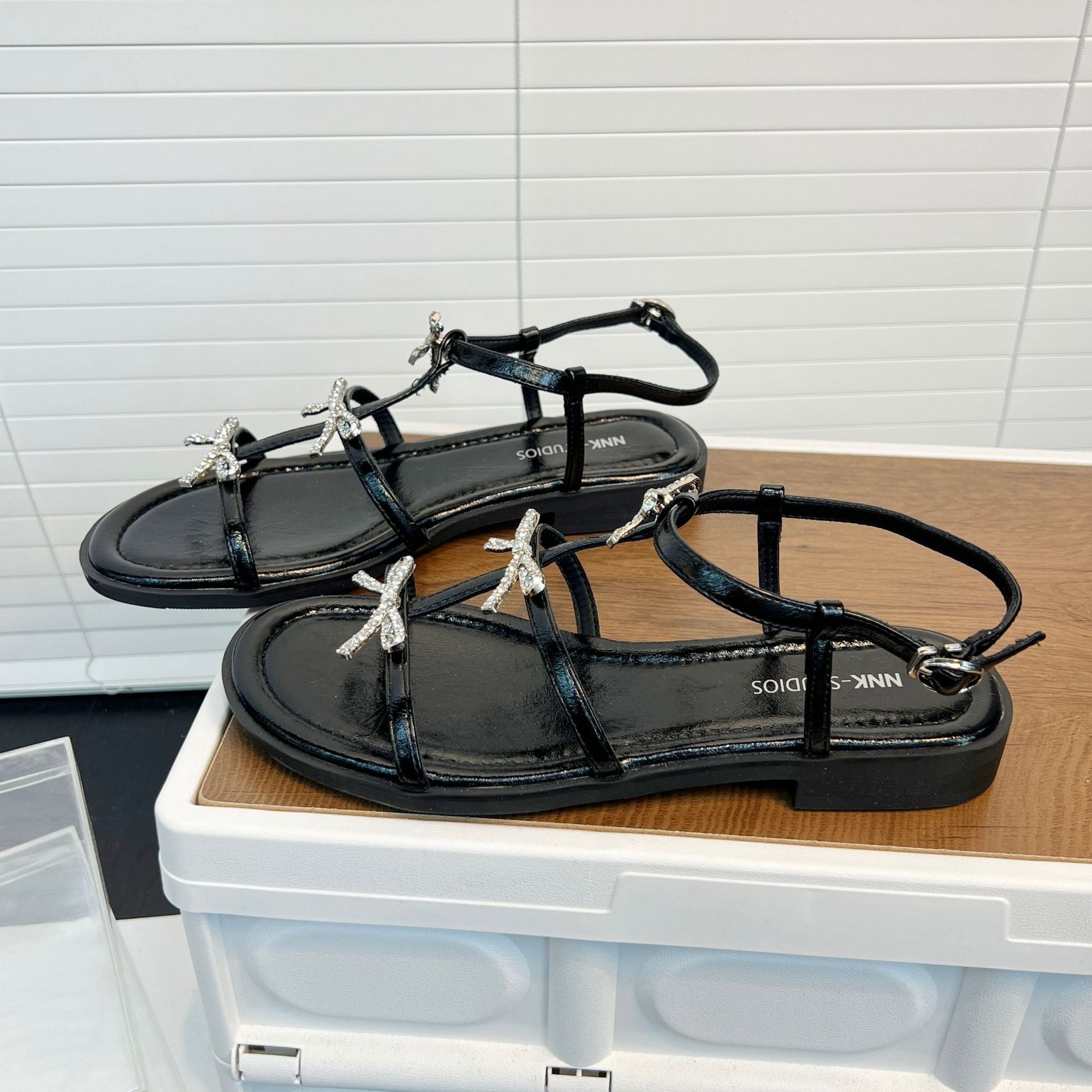Damen Elegante Sandalen mit glitzernden Schleifen und verstellbarem Riemendesign R&B