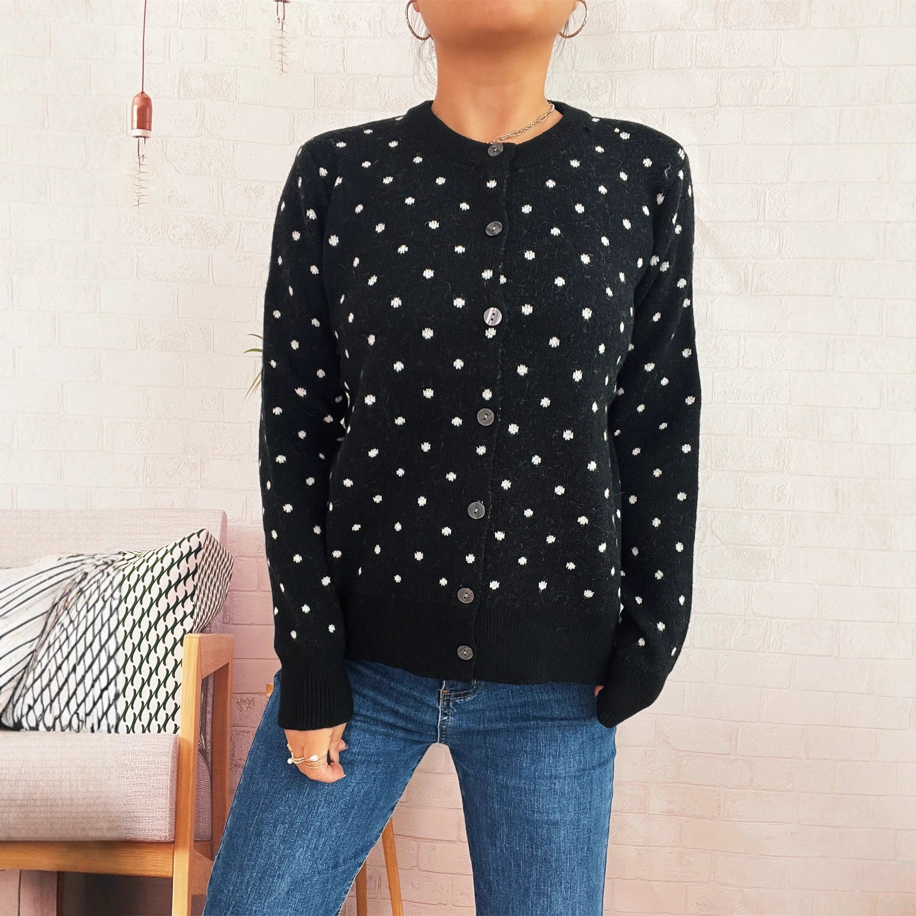 Damen Strickjacke mit modischem Punktemuster und komfortablem Schnitt R&B
