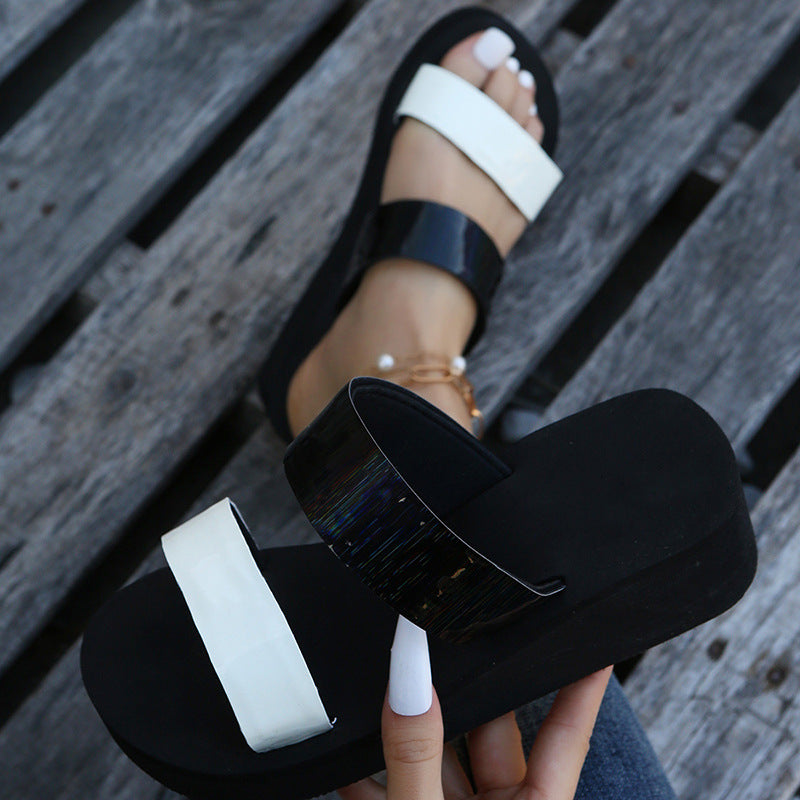Damen Riemensandalen mit glänzenden Akzenten und komfortablem Plateau R&B