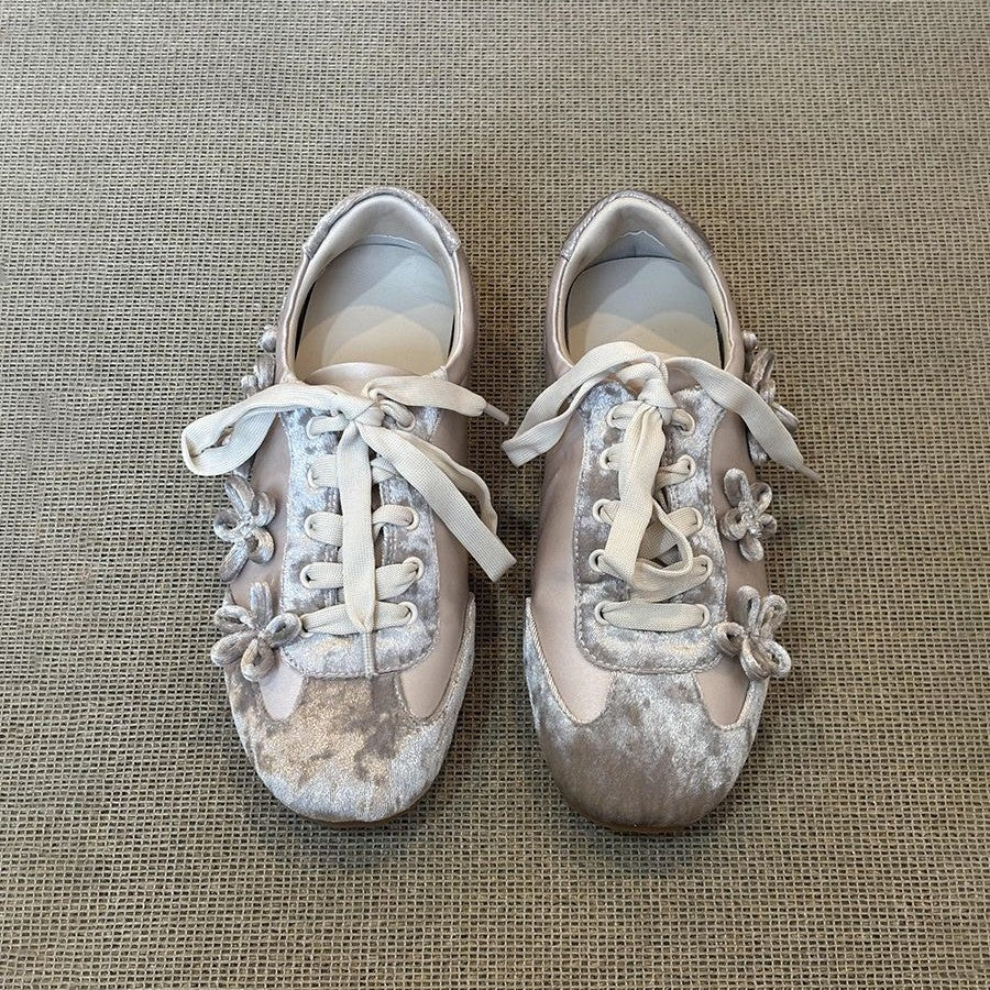 Damen Sportliche Sneaker mit elegantem Samtoberteil und modischen Applikationen R&B