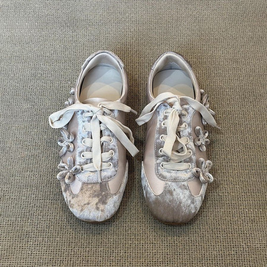 Damen Sportliche Sneaker mit elegantem Samtoberteil und modischen Applikationen R&B