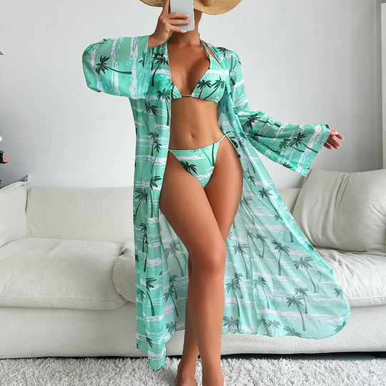 Damen Strandmode mit leicht transparentem Kimono und modischem Bikini R&B