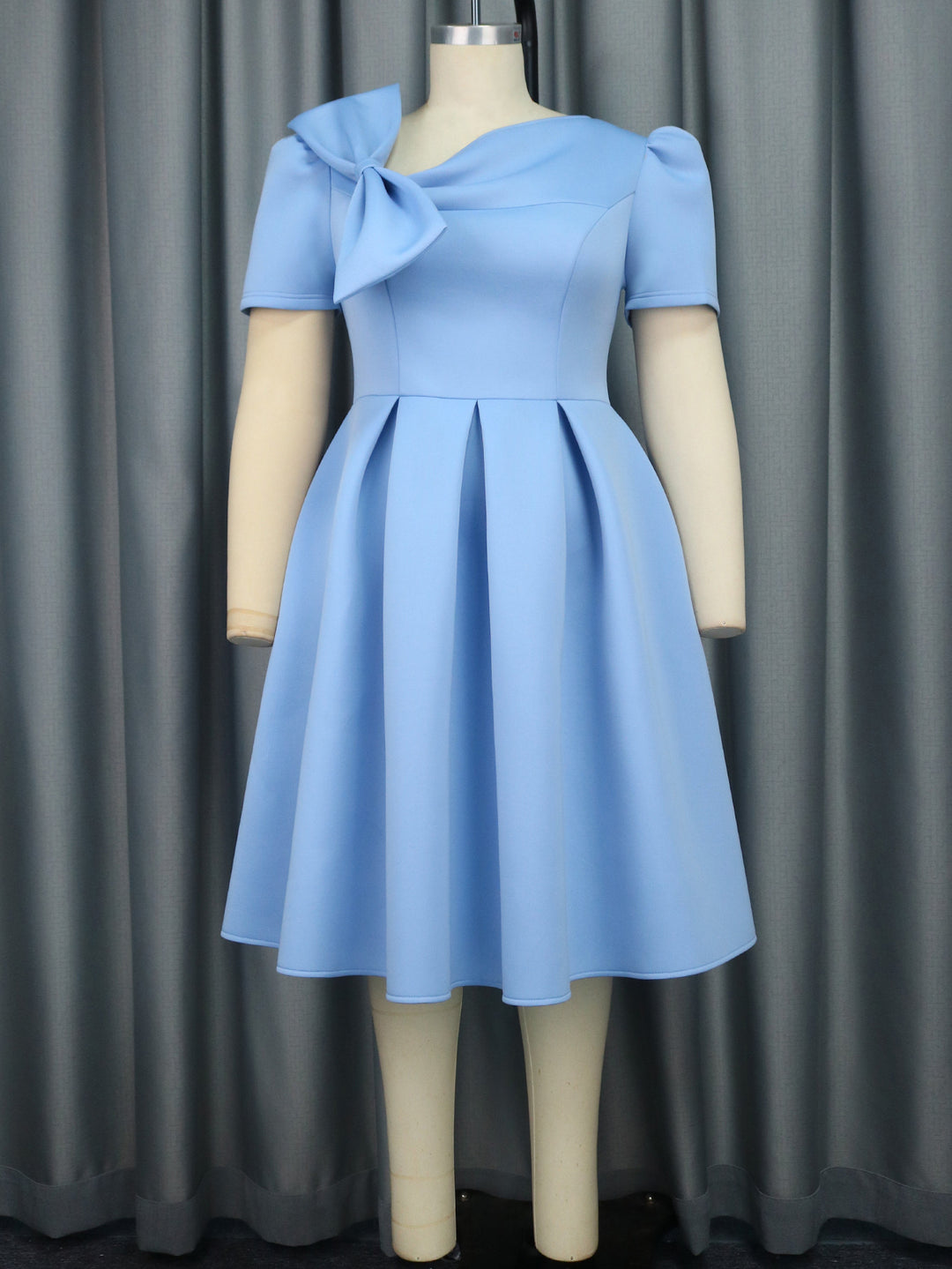 Damen Cocktailkleid mit kunstvollem Schleifenakzent und taillierter Silhouette R&B