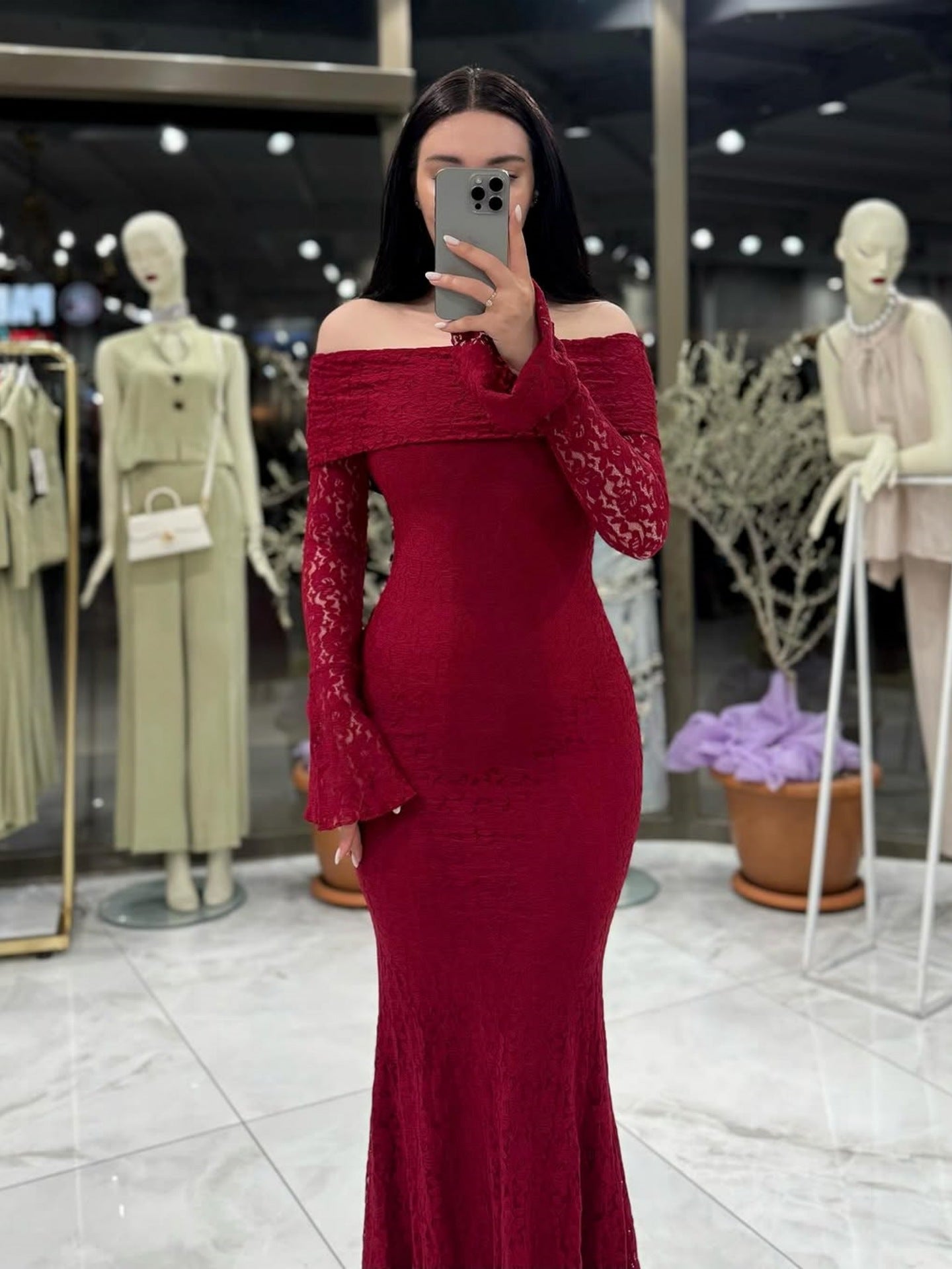 Damen Elegantes Spitzenkleid mit Off-Shoulder Design und Schößchen R&B