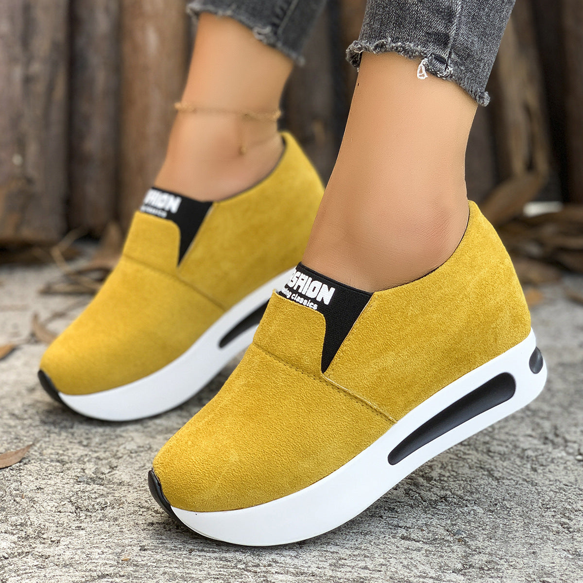 Damen Modische Slip-On Sneakers mit schickem Krokodesign und dämpfendem Fußbett R&B