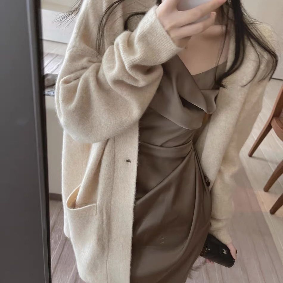 Damen Gemütlicher Strickcardigan mit großen Taschen und asymmetrischem Schnitt R&B