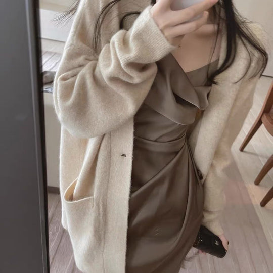 Damen Gemütlicher Strickcardigan mit großen Taschen und asymmetrischem Schnitt R&B
