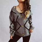 Damen Strickjacke mit modernem geometrischem Muster und hochwertigen Knopfdetails R&B