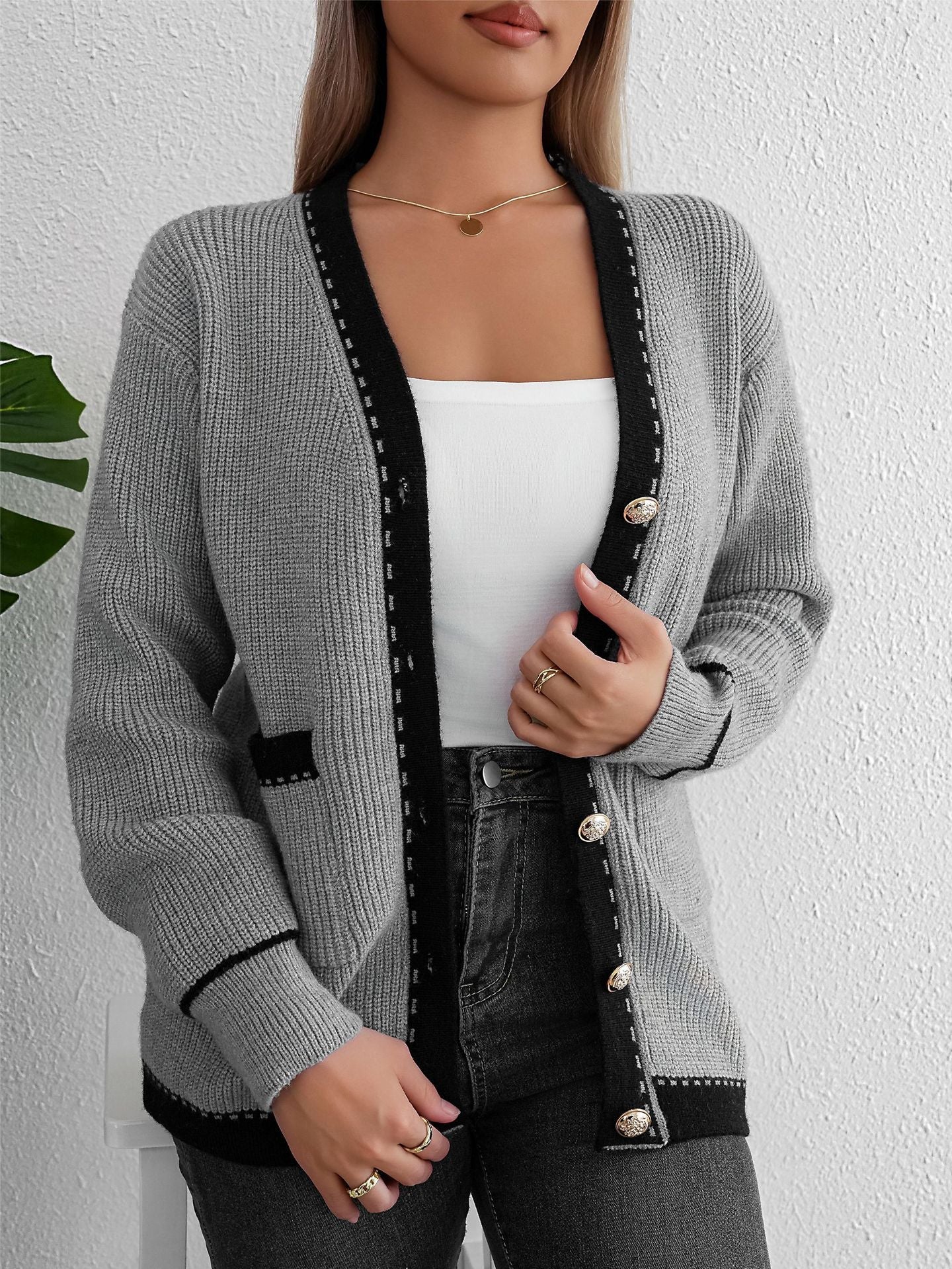 Damen Strickjacke mit kontrastierenden Knopfdetails und Taschen