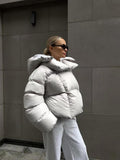 Damen oversized Daunenjacke mit hohem Kragen und voluminösen Ärmeln R&B