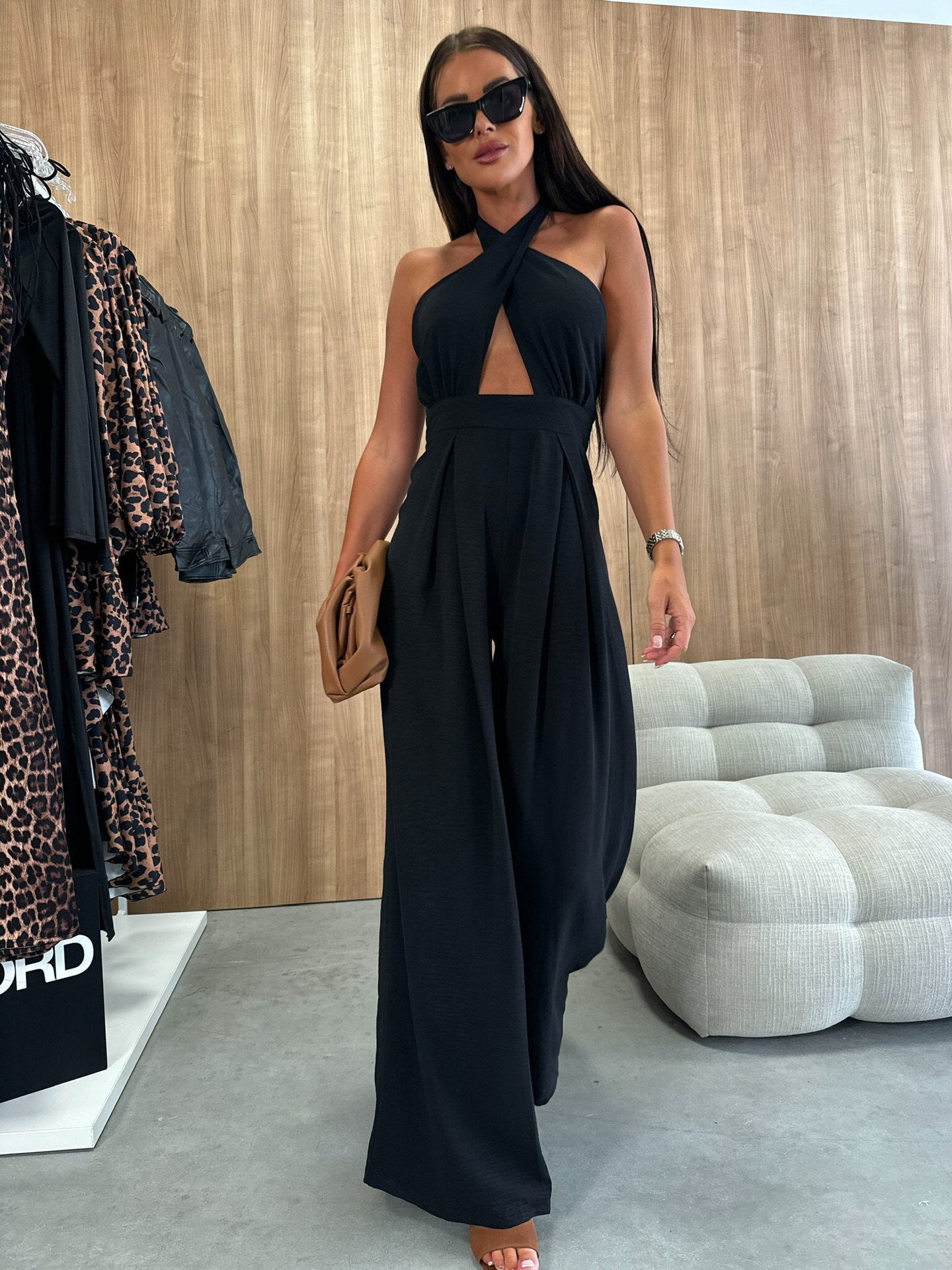 Damen Jumpsuit mit tiefem V-Ausschnitt und weiten Beinen R&B