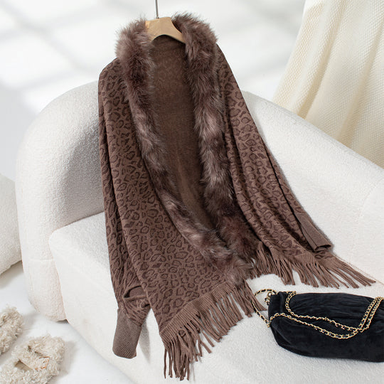 Damen eleganter Strickponcho mit luxuriösem Kunstfellkragen und fransigem Saum R&B