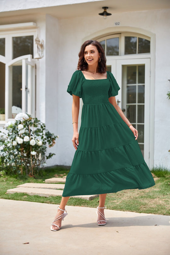 R&B | Plissee-Kleid mit quadratischem Ausschnitt und Neckholder-Blasenärmeln