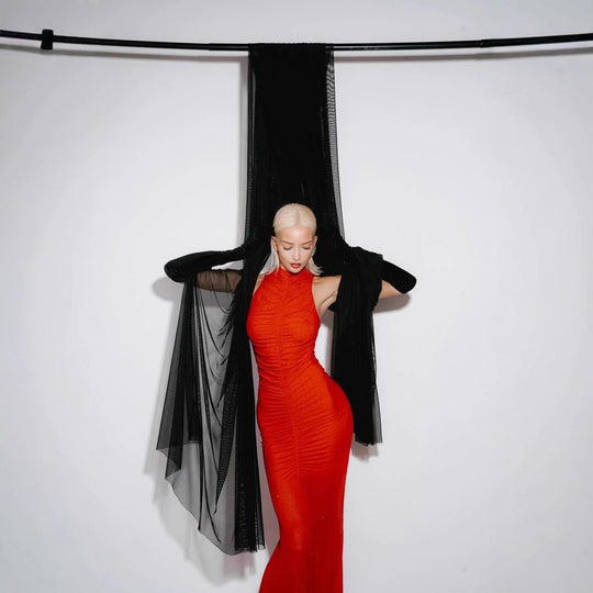 Damen Elegantes langes Abendkleid mit Raffung und schimmernden Akzenten R&B