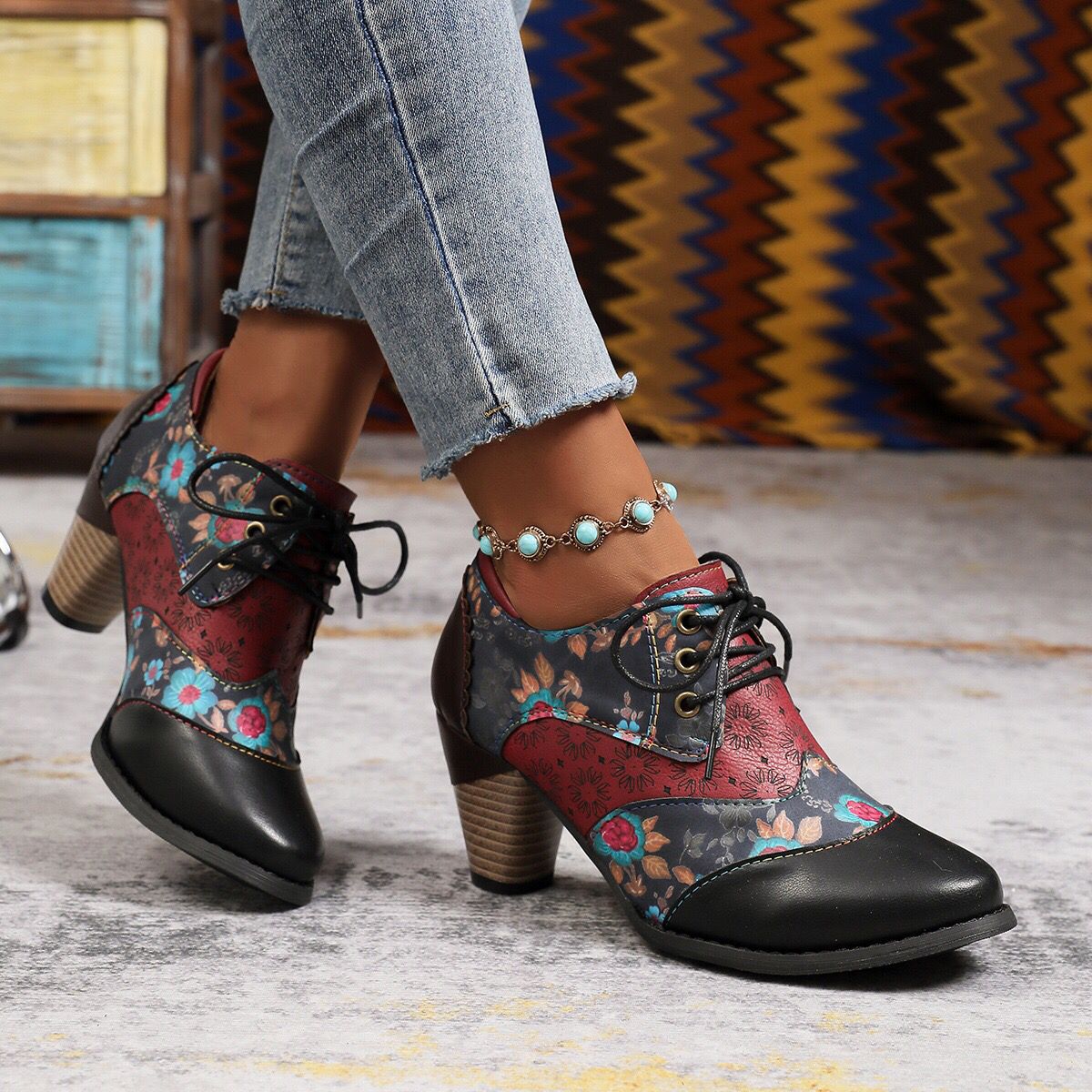 Damen Schuhwerk mit floralem Design und robustem Blockabsatz R&B